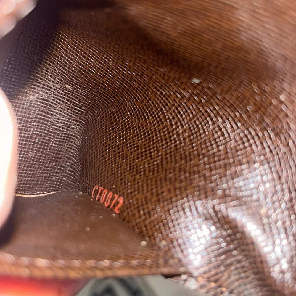 Louis Vuitton Damier Ebene Key Holder - Picture 10 of 10